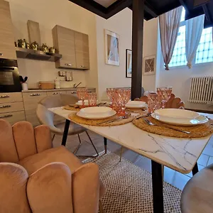  Apartment Regina In Porta Romana 2 - Sky Tv, Wifi E Breakfast Box