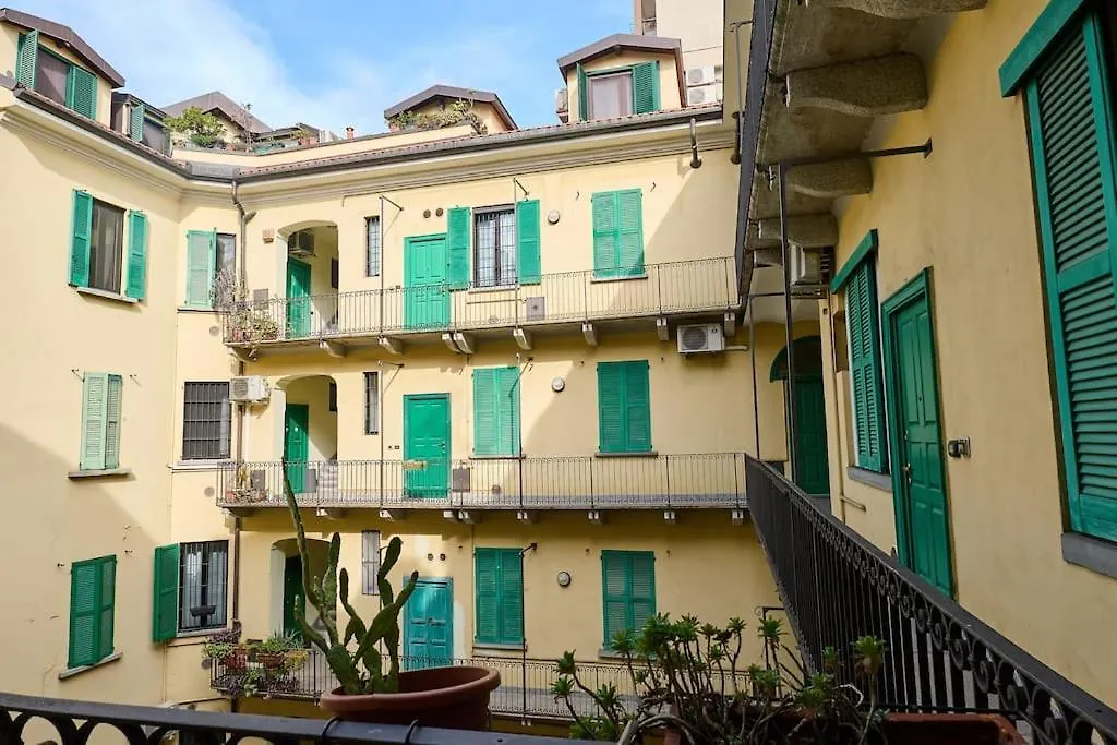 Modern Apartment - Near Isola Distric And Centrale Milan Italy